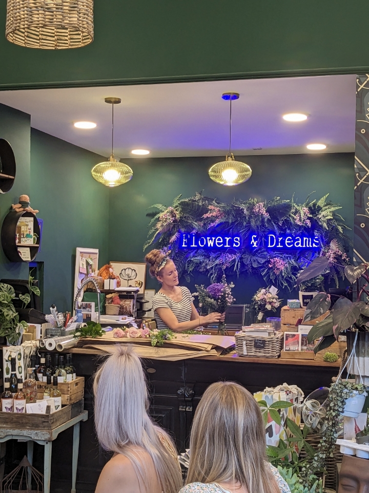 Summer handtied flower arrangement workshop July 31st