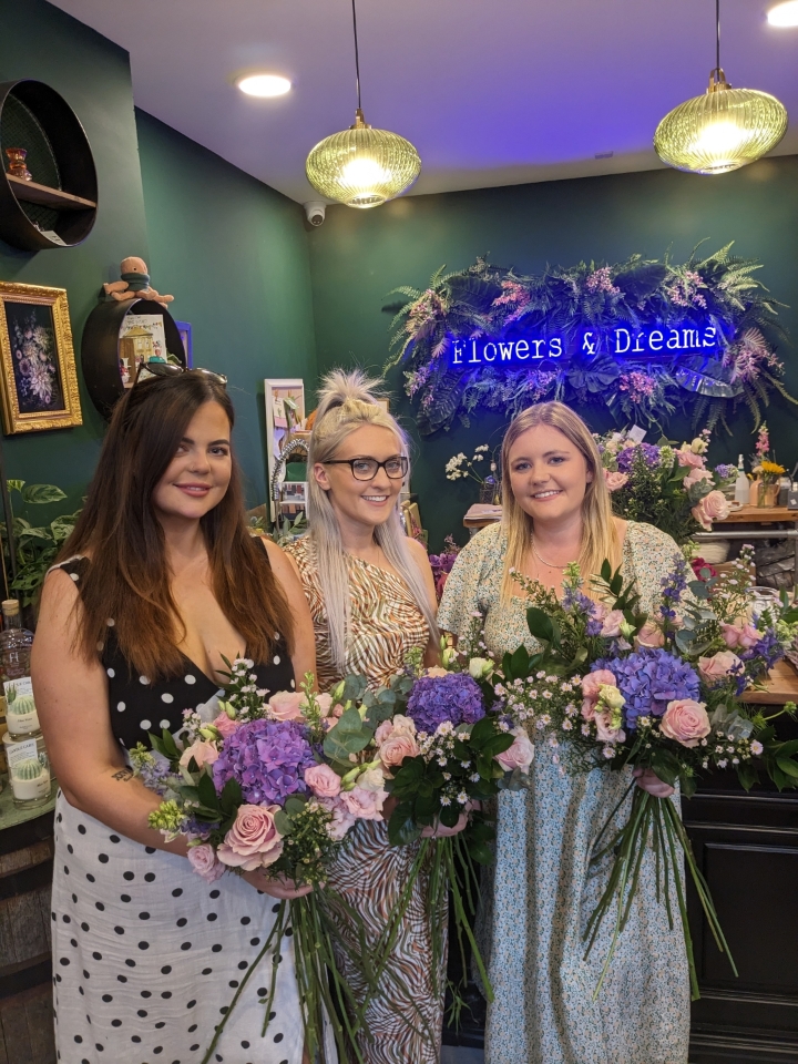 Summer handtied flower arrangement workshop July 31st